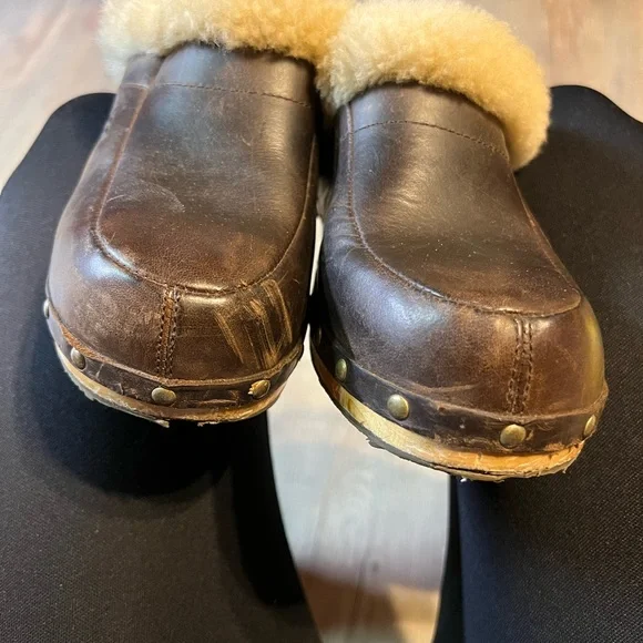 UGG Clogs - Picture 9 of 11